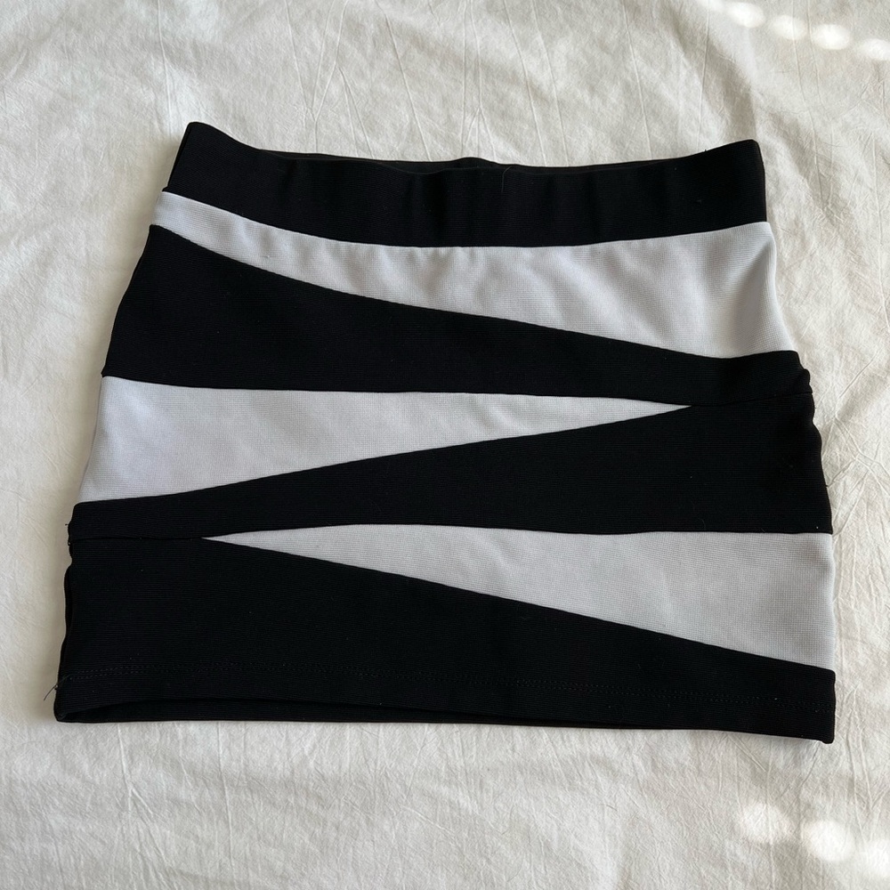 Guess skirt - Picture 2 of 4